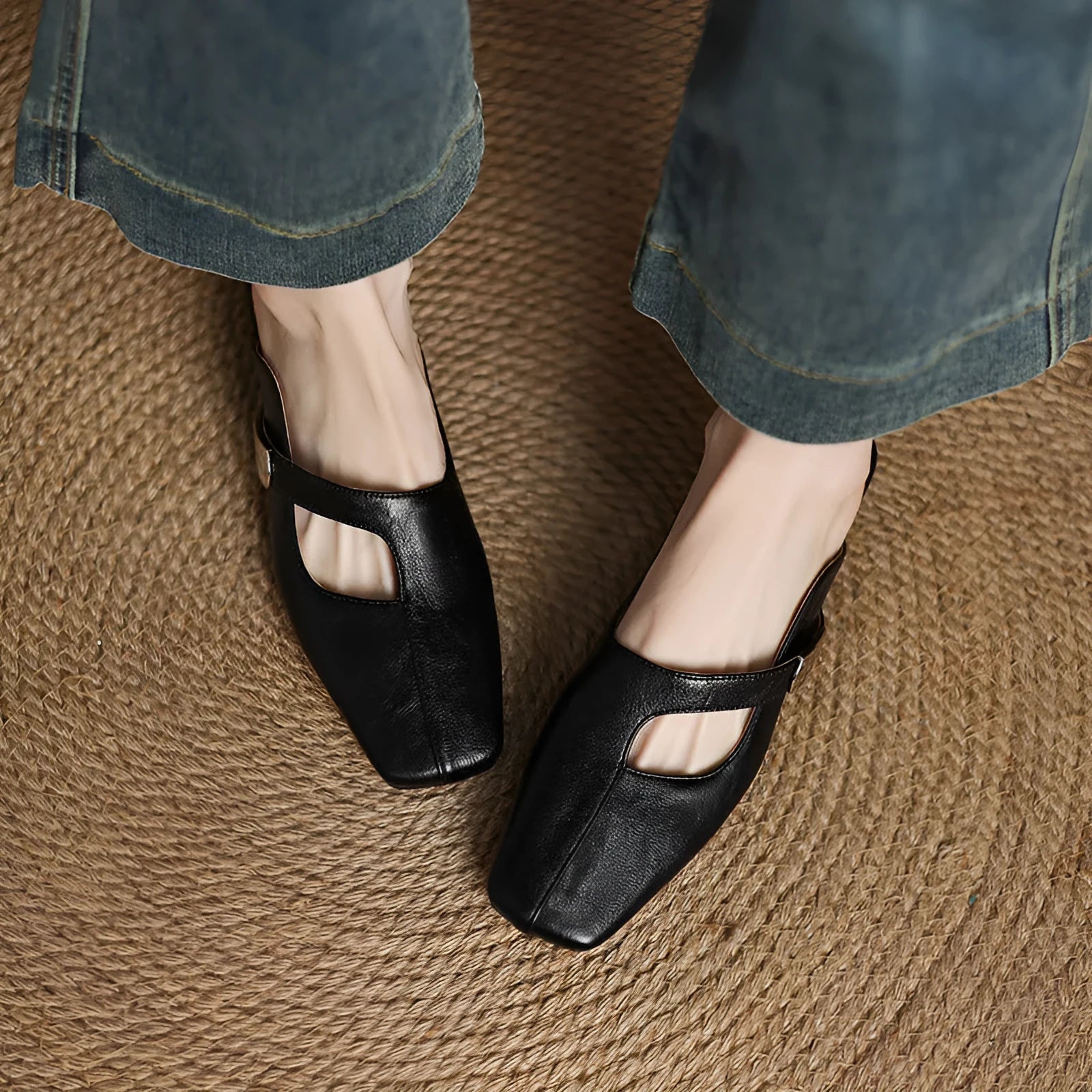 British style square head outdoor slippers in black colour with rubber sole