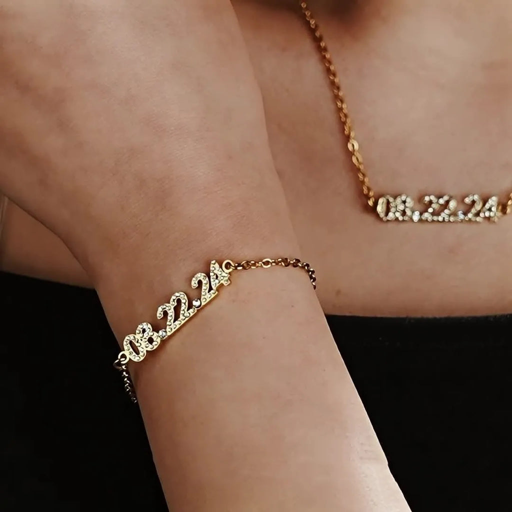 Stainless steel bracelet with diamond-set digital numbers display in rose gold colour