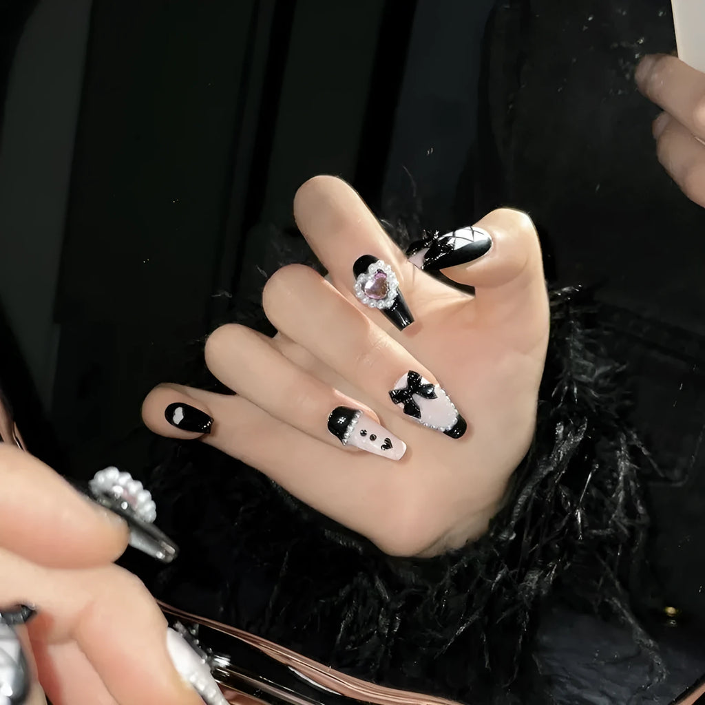 Black pink heart hand-painted manicure nails with detachable design in four sizes