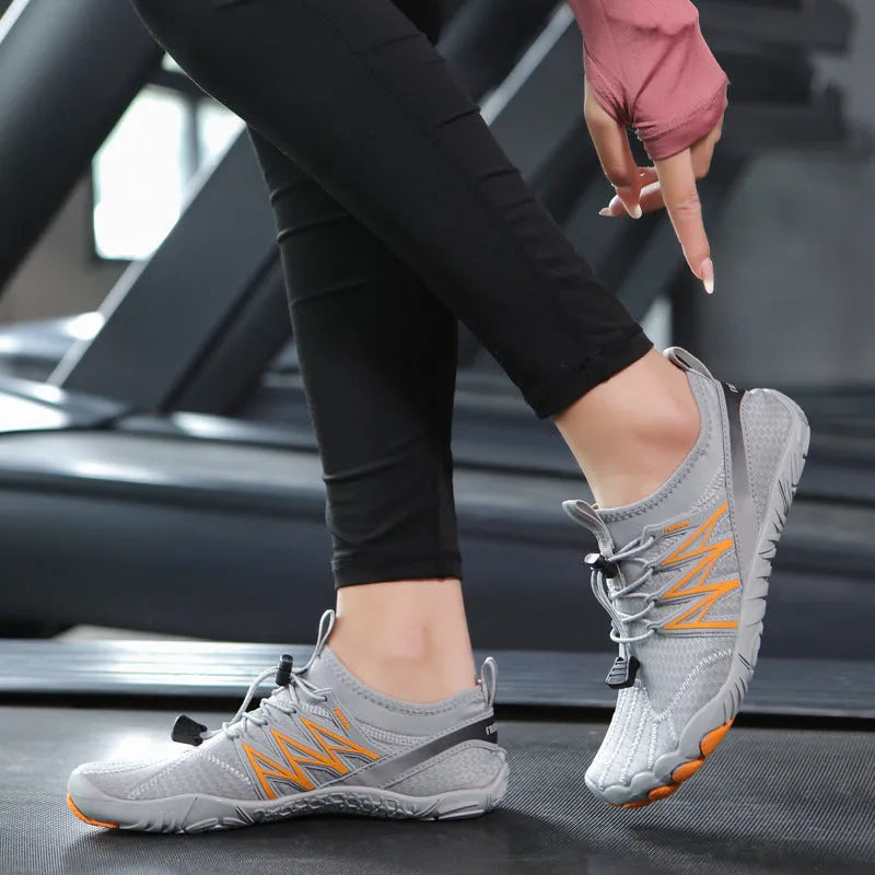 Indoor fitness training sneakers with striped pattern and non-slip rubber soles