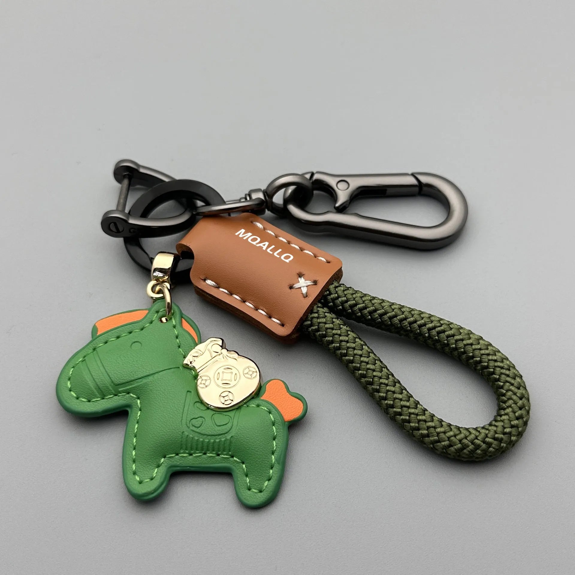 Handmade cowhide car key ring pendant with zinc alloy pony buckle and flanelle rope cord in multiple colour options
