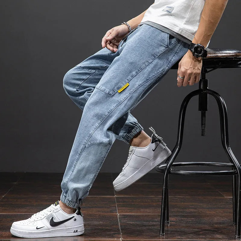 Man wearing loose blue cargo jeans with a straight leg and micro-elastic cotton fabric.