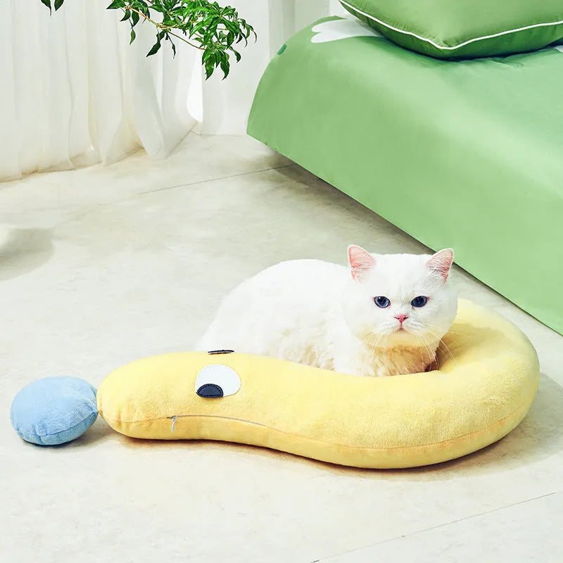 Blue or yellow rectangular pet pillow for cats and dogs, dimensions 62 cm by 39 cm.