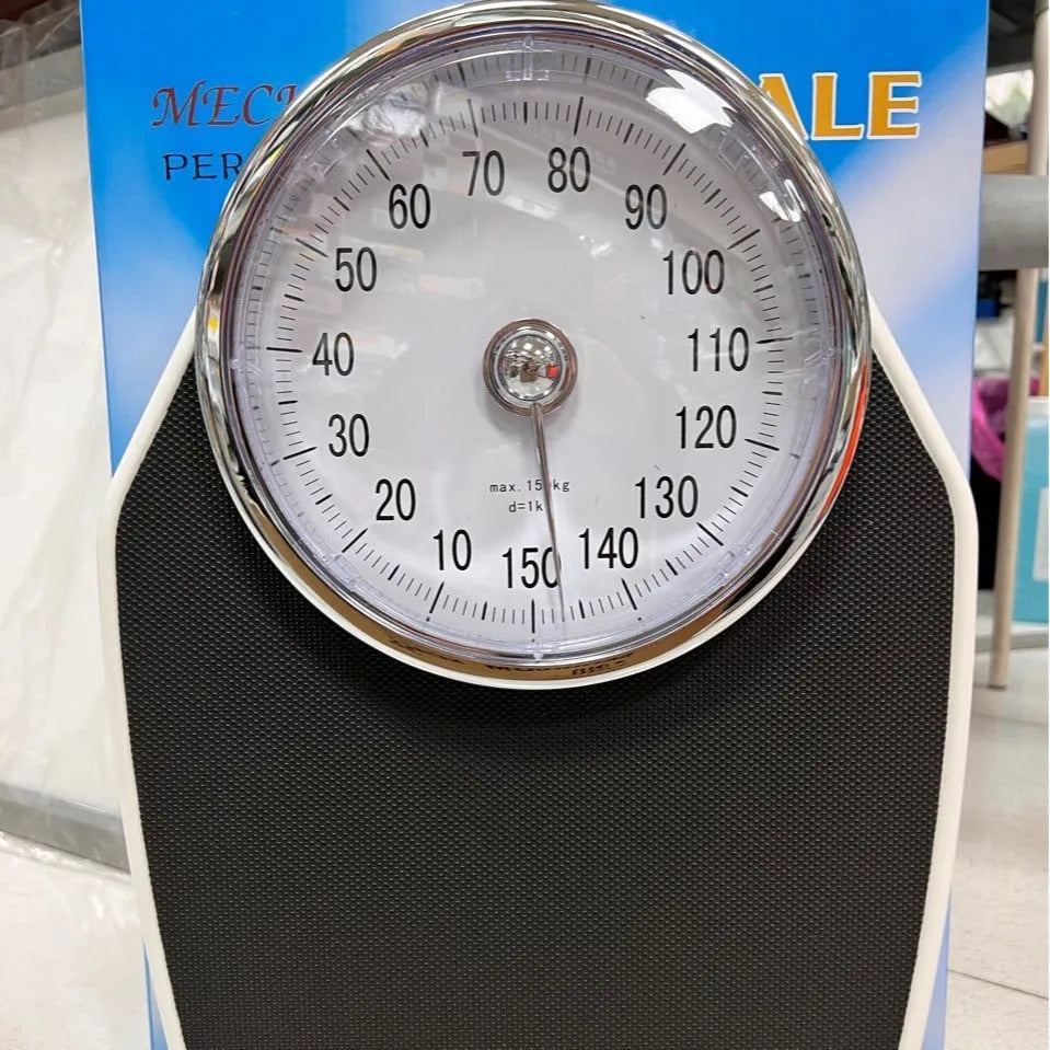 Black mechanical body weight scale with large dial display on 47x35 cm platform