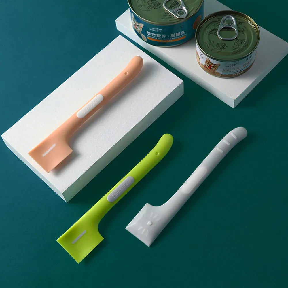 Long green pet feeding spoon with right-angle head for scooping canned dog or cat food