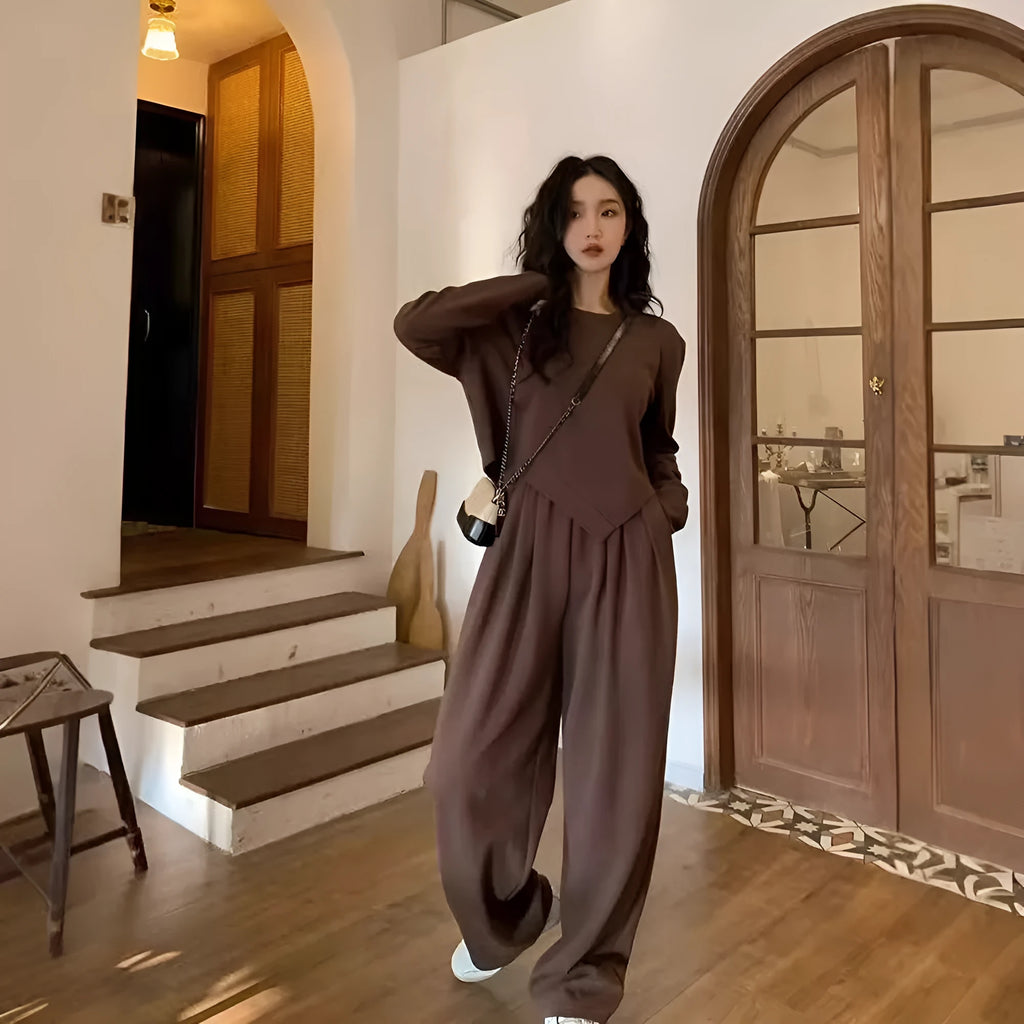 Brown women's loose fit casual sports suit set with long sleeve top and trousers.