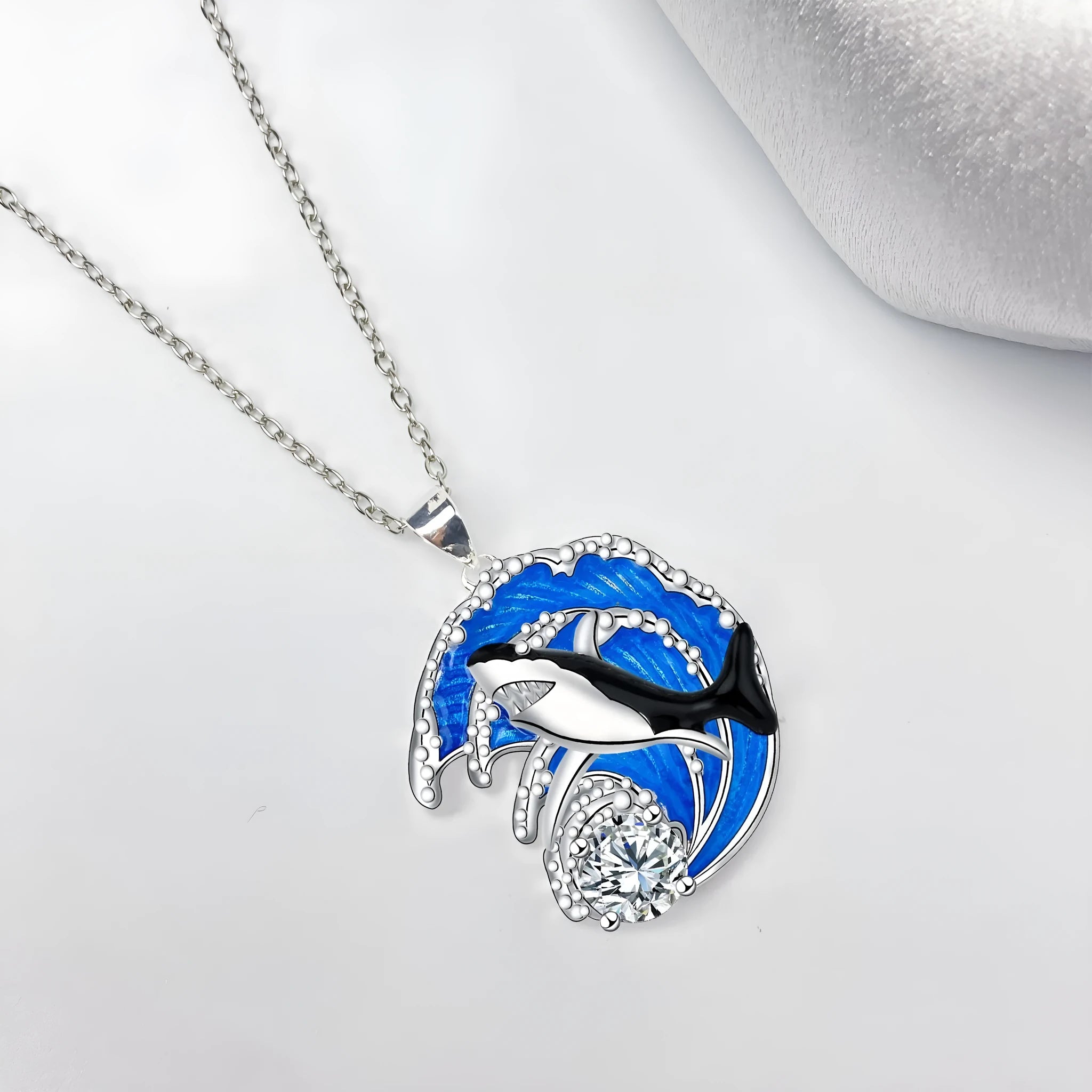 Women's shark pendant necklace with copper material and cross chain, adjustable 41-50 cm length