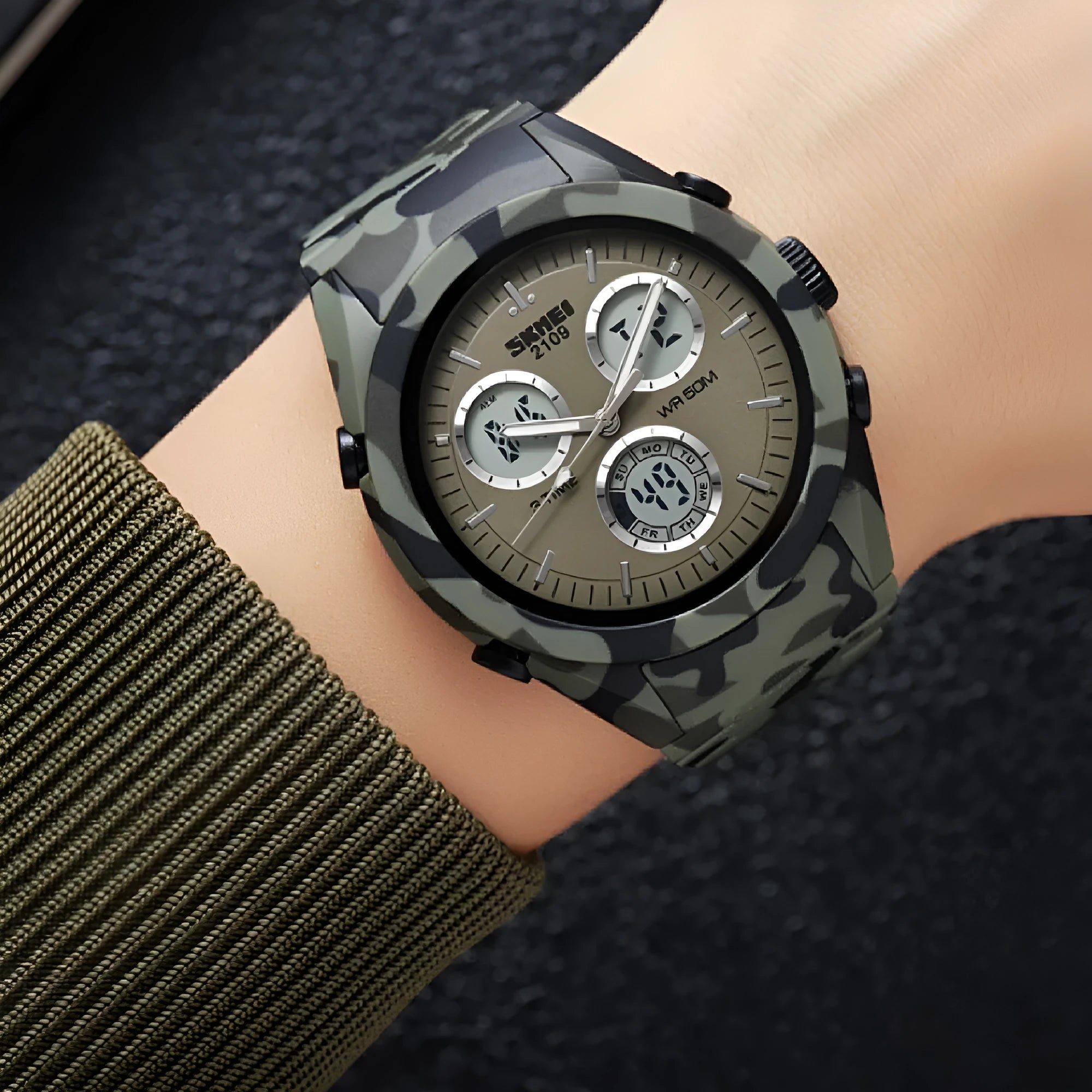Unisex casual electronic watch with resin mirror and TPU strap in army green camouflage colour
