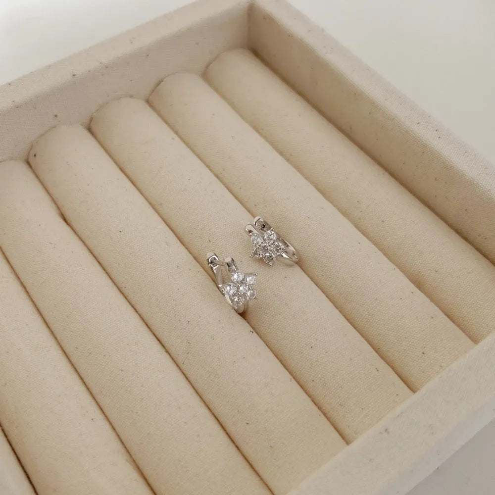 Pair of 925 silver platinum earrings with flower and geometry design for women