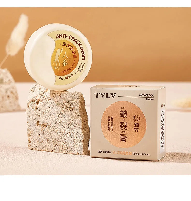 Moisturising skin repair body cream with ginseng in a white jar, 15g cracking cream