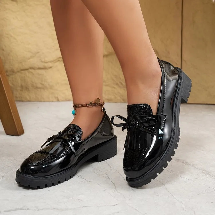 Women's brown loafers with bow detail and flat sole on artificial PU upper