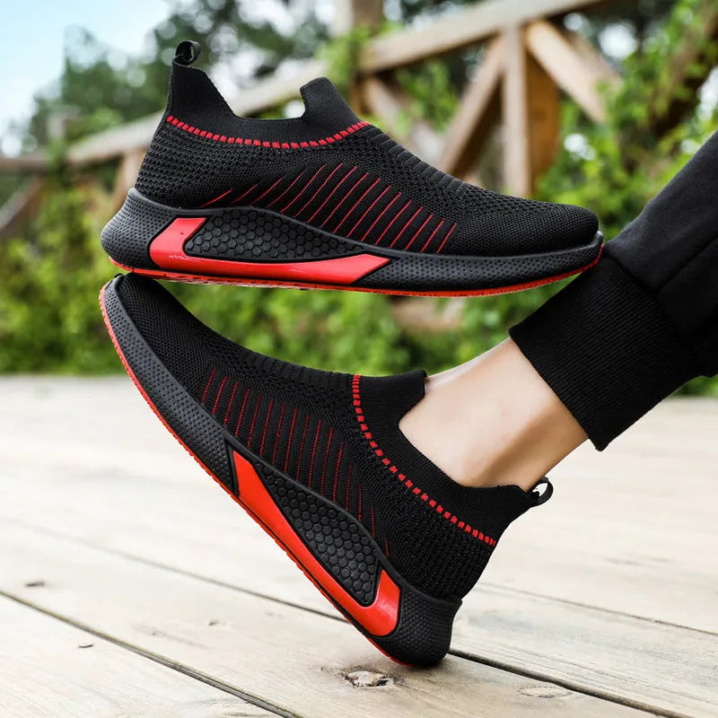 Men's low-top striped sneakers with flyknit mesh upper and slip-on lace design
