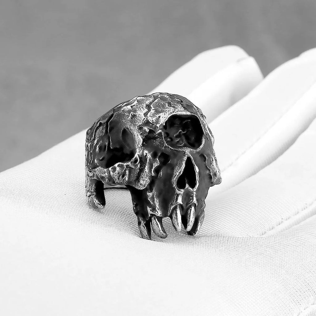 Alloy skull ring with one-eyed design in retro hip hop punk style