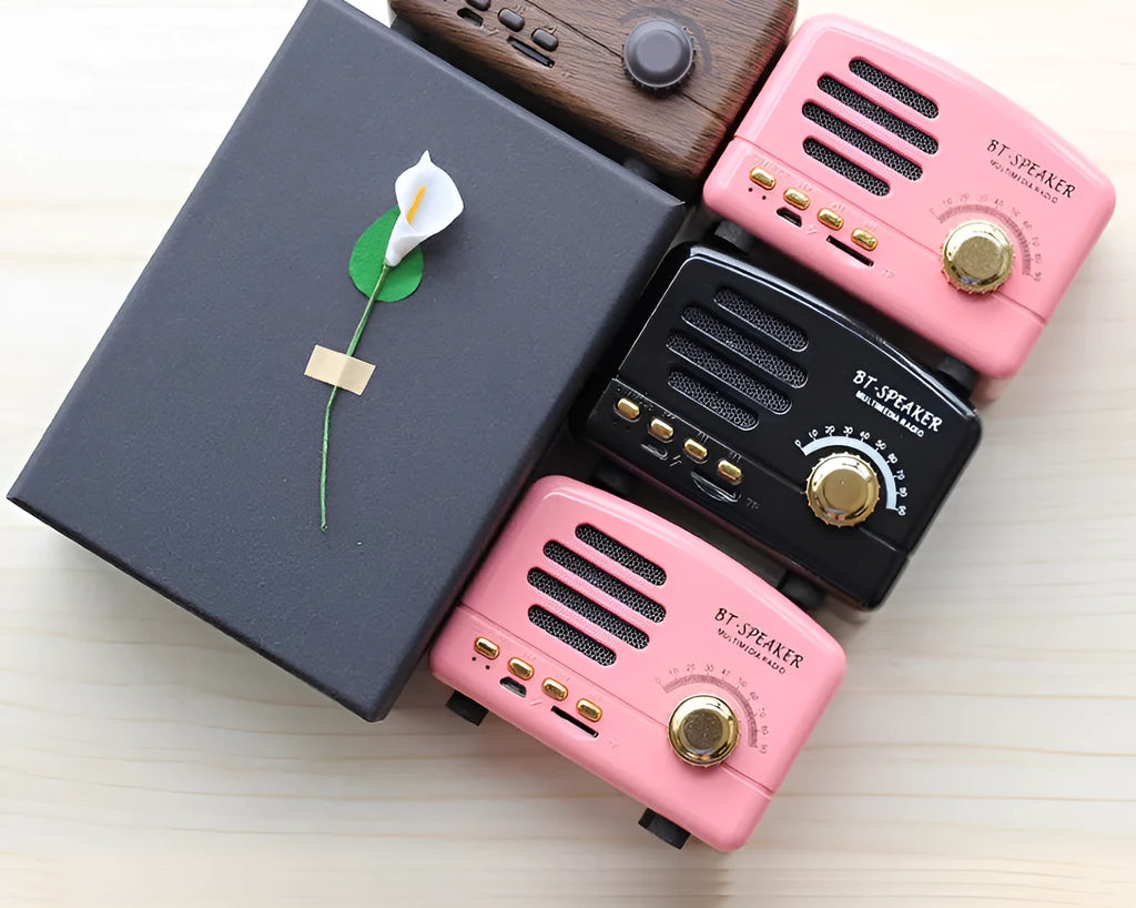 Vintage-style wood grain Bluetooth speaker in compact size with black and pink colour options