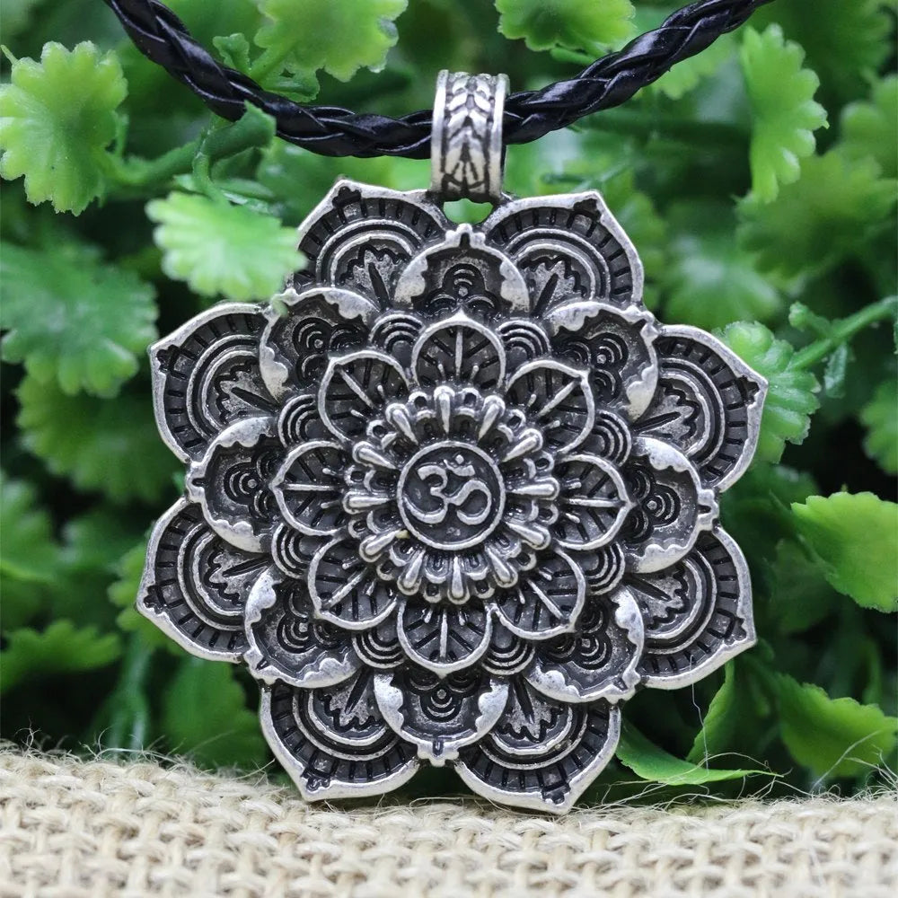 Alloy mandala amulet necklace with two styles, 4.2cm by 3.6cm pendant on 60cm silver chain