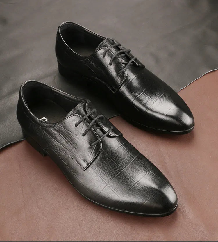 Men's black leather Derby shoes with pointed toe and rubber soles for business wear