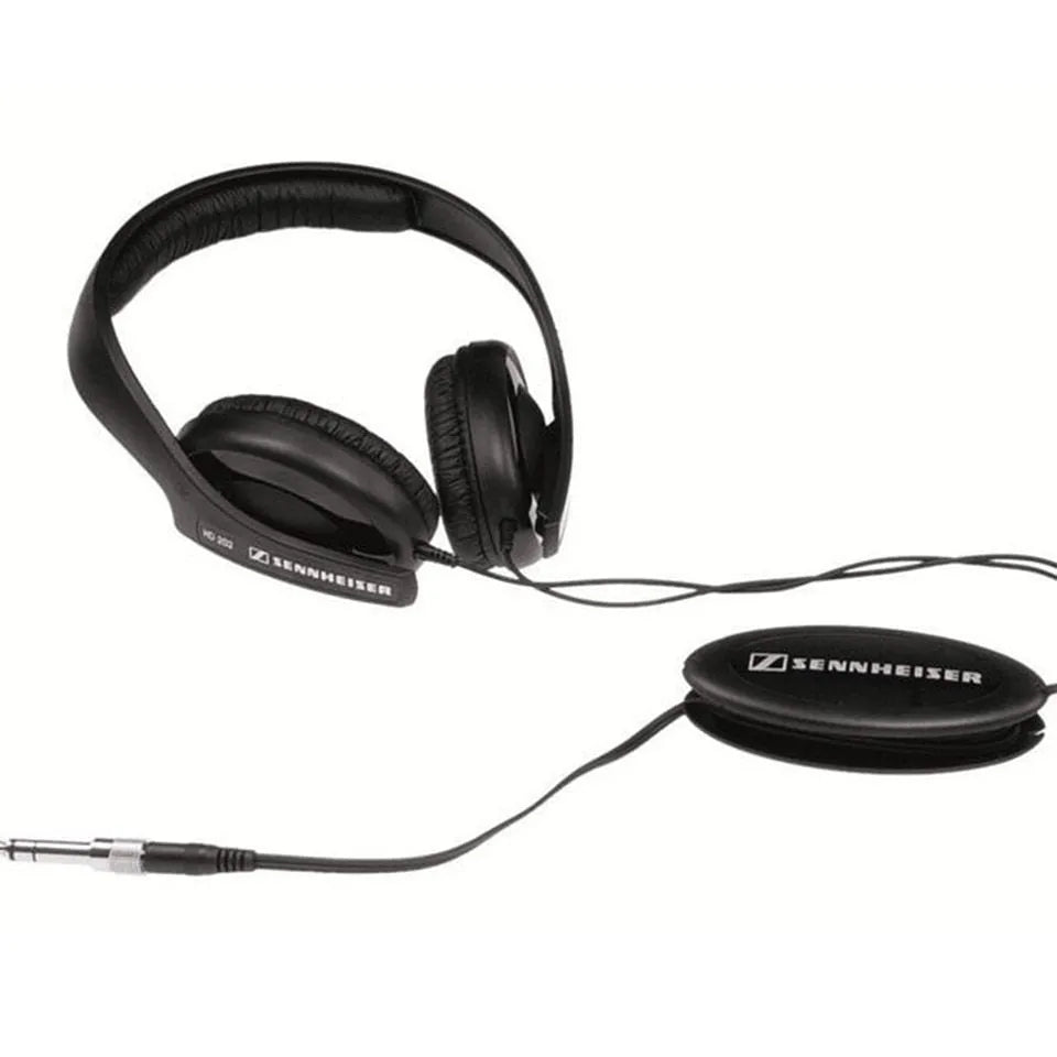 Black head-mounted monitor headphones with 40mm drivers and 3.5mm plug