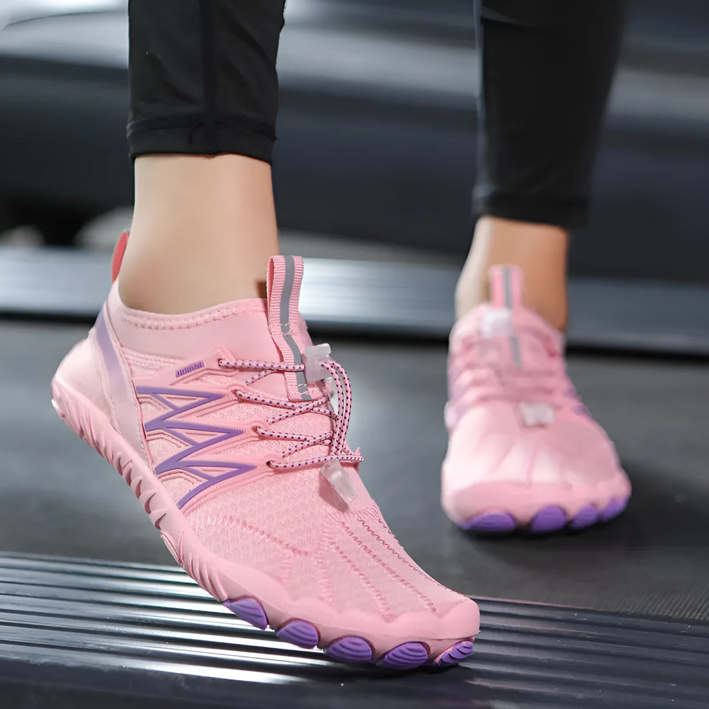 Indoor fitness training sneakers with striped pattern and non-slip rubber soles