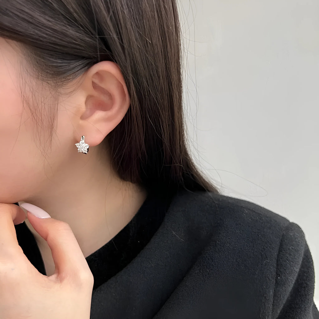 Pair of 925 silver platinum earrings with flower and geometry design for women