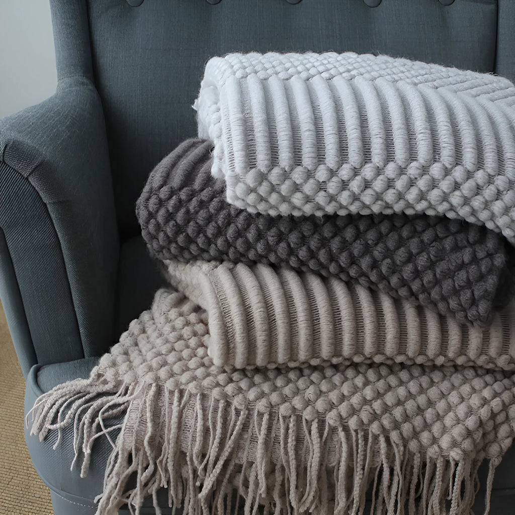 Small polyester fibre blanket measuring 127x170 cm in dark grey, khaki, or light grey colour
