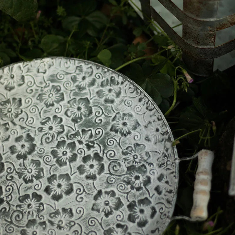 Round wrought iron storage trays in European style with 34cm and 28cm diameters