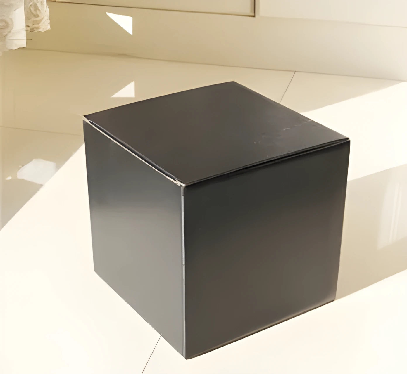 Square corrugated cardboard packaging box in black, shown in sizes 8cm, 10cm, and 15cm.