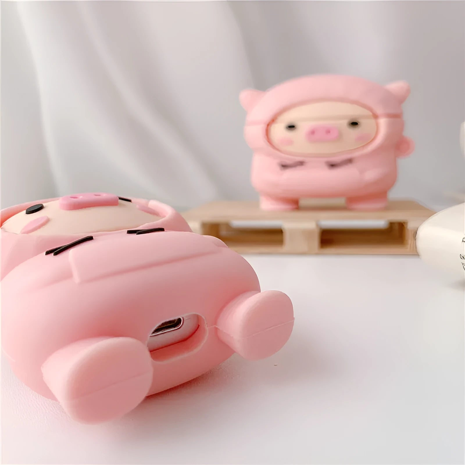 Sweater pink pig cartoon design silicone case with hook for AirPods 1 2 Pro wireless headphones