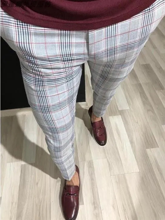 Men's loose fit plaid nine-point summer trousers in grey grid pattern polyester fabric