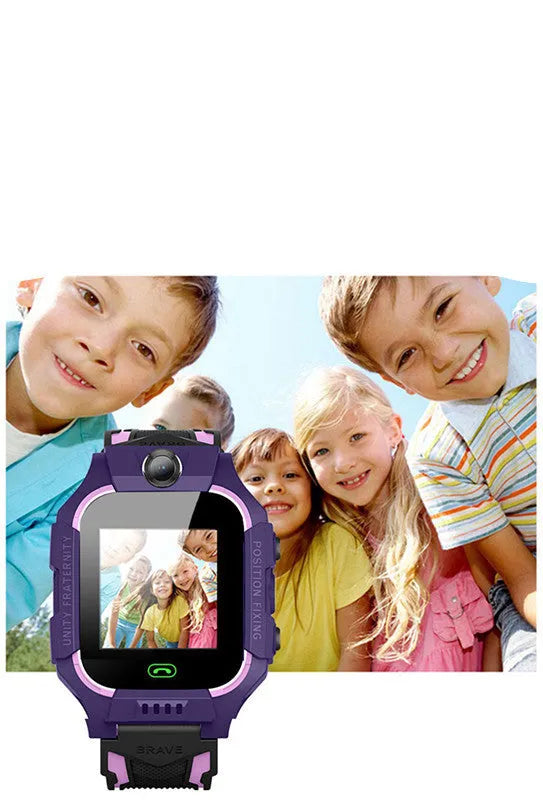 Green Z6 Q19 children's GPS smartwatch with 1.44-inch touch screen on a wrist.