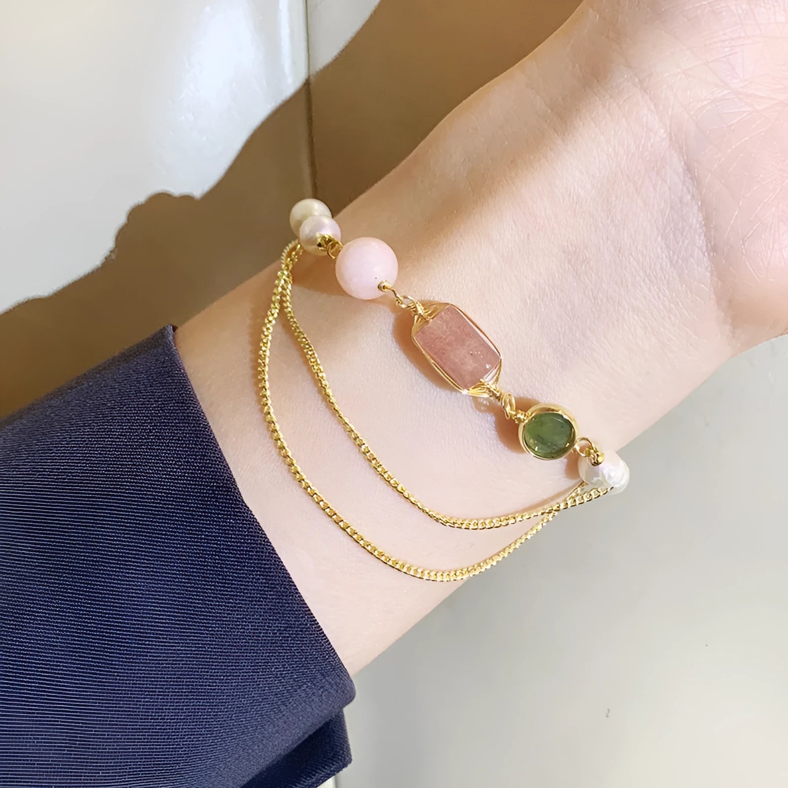 Geometric women's bracelet with natural freshwater pearls and pink strawberry crystals, UG309 colour code.