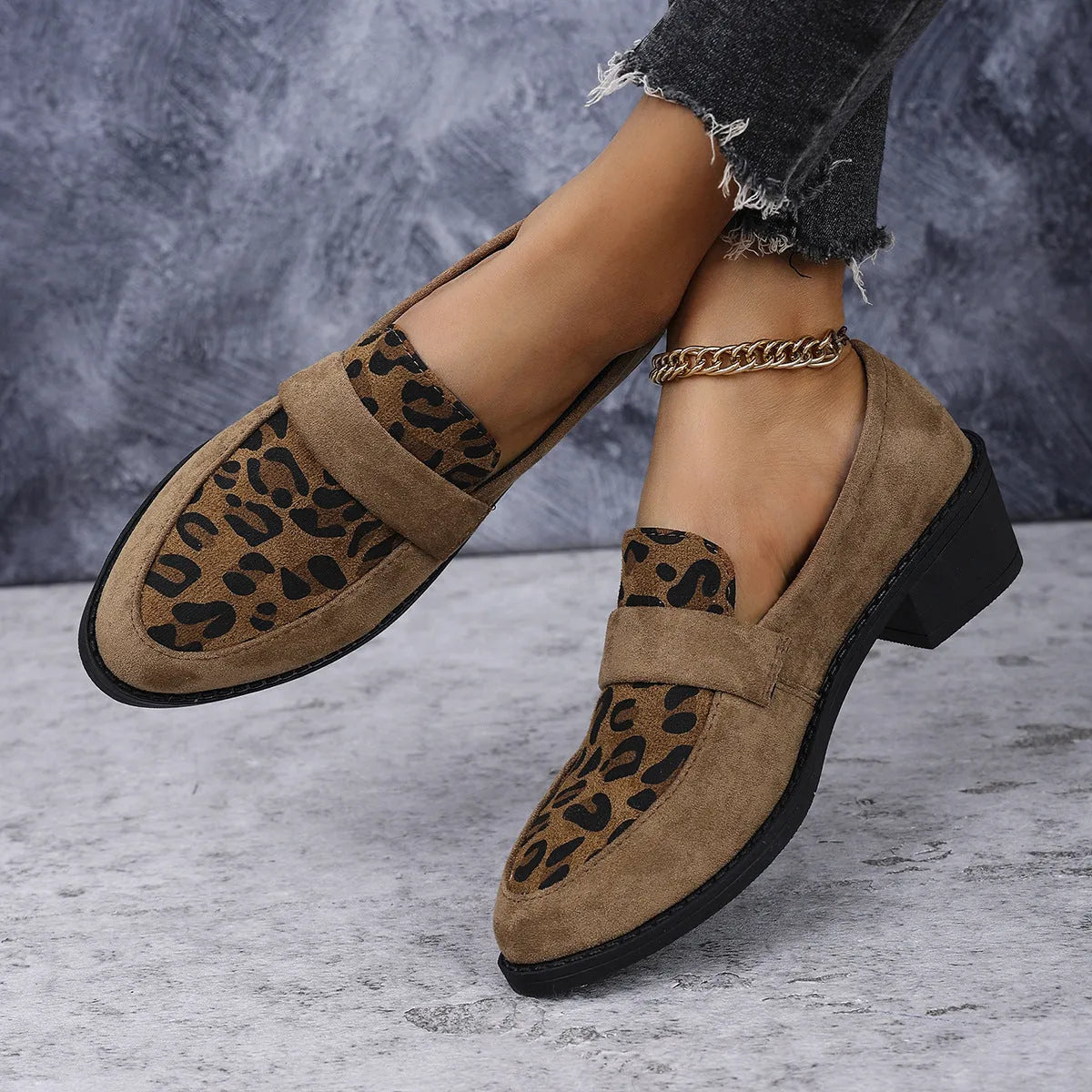 Women's leopard print suede slip-on shoe with chunky heel and pointed toe in pink colour
