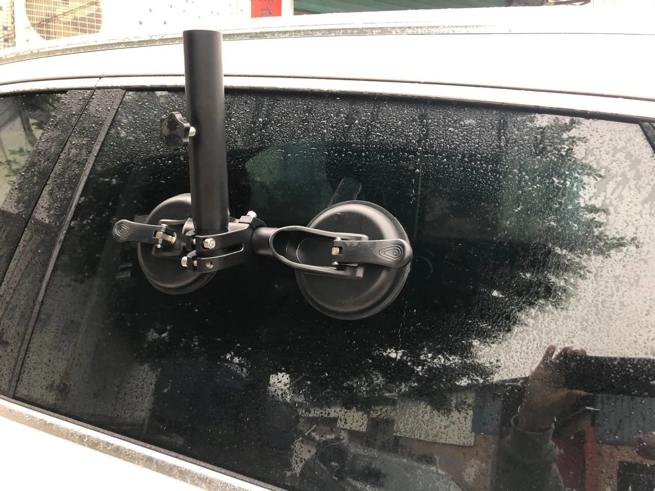 Black off-road car sucker base with rubber suction cup for windscreen flagpole mounting