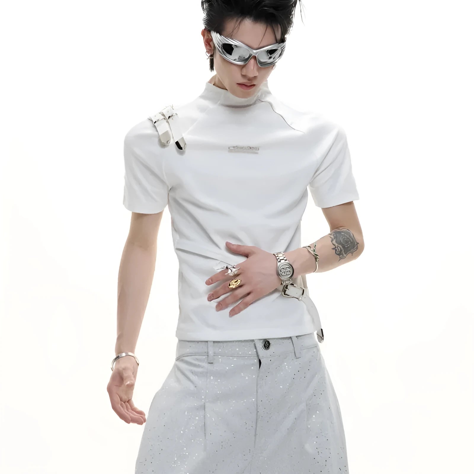 Men's slim fit cotton T-shirt with metal belt detail and stand-up collar in black and white options