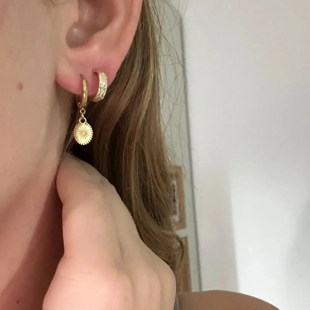 Stainless steel geometric women's ear studs in XY-EH005 colour with ellipse details.