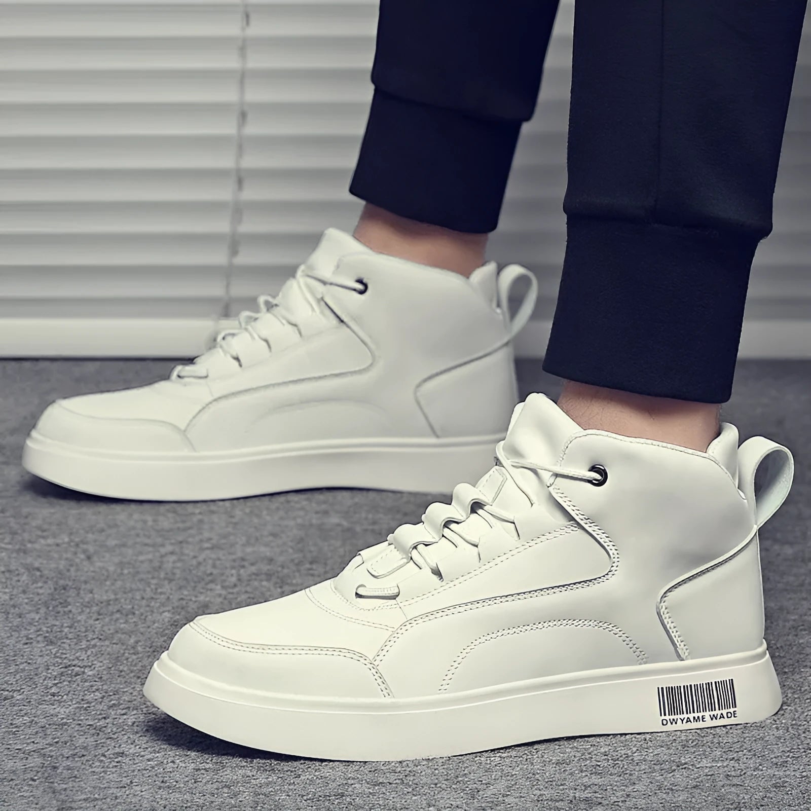 Men's white low-top casual sports shoes with rubber soles and round toe design