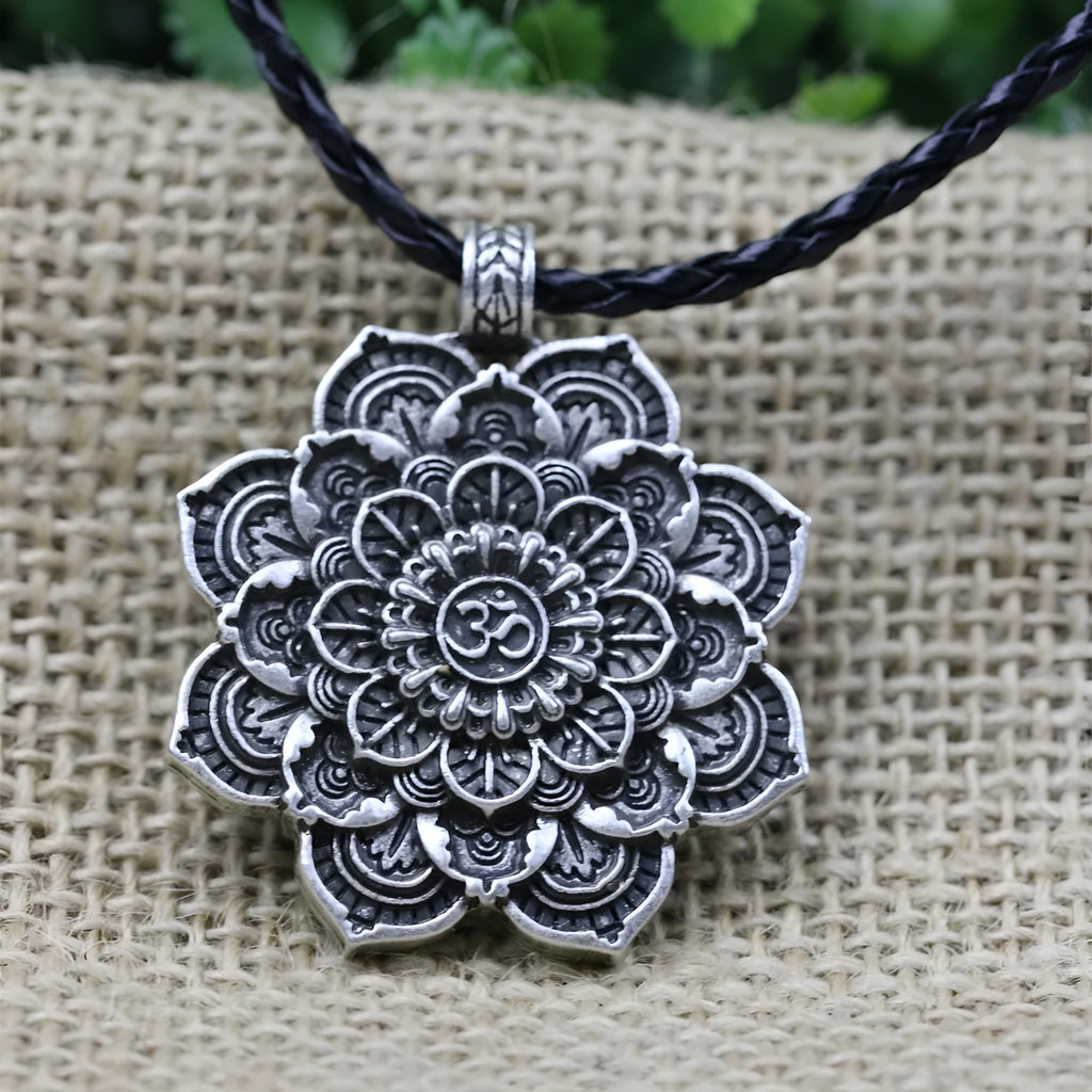 Alloy mandala amulet necklace with two styles, 4.2cm by 3.6cm pendant on 60cm silver chain