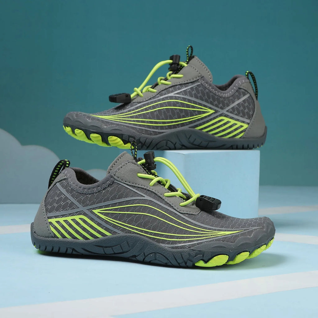 Children's quick-dry wading shoes in black with non-slip rubber soles and elastic band closure