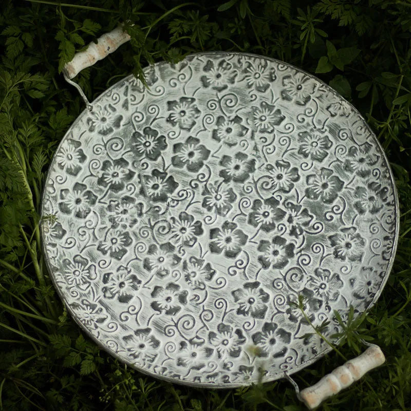 Round wrought iron storage trays in European style with 34cm and 28cm diameters