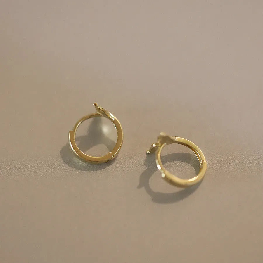 Fishtail earrings in S925 sterling silver with 14k golden plating, approximately 8-10mm diameter