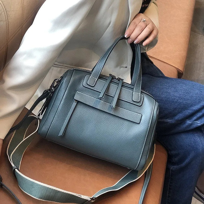 Soft genuine leather shoulder messenger bag with Boston lychee pattern and internal organiser pockets.