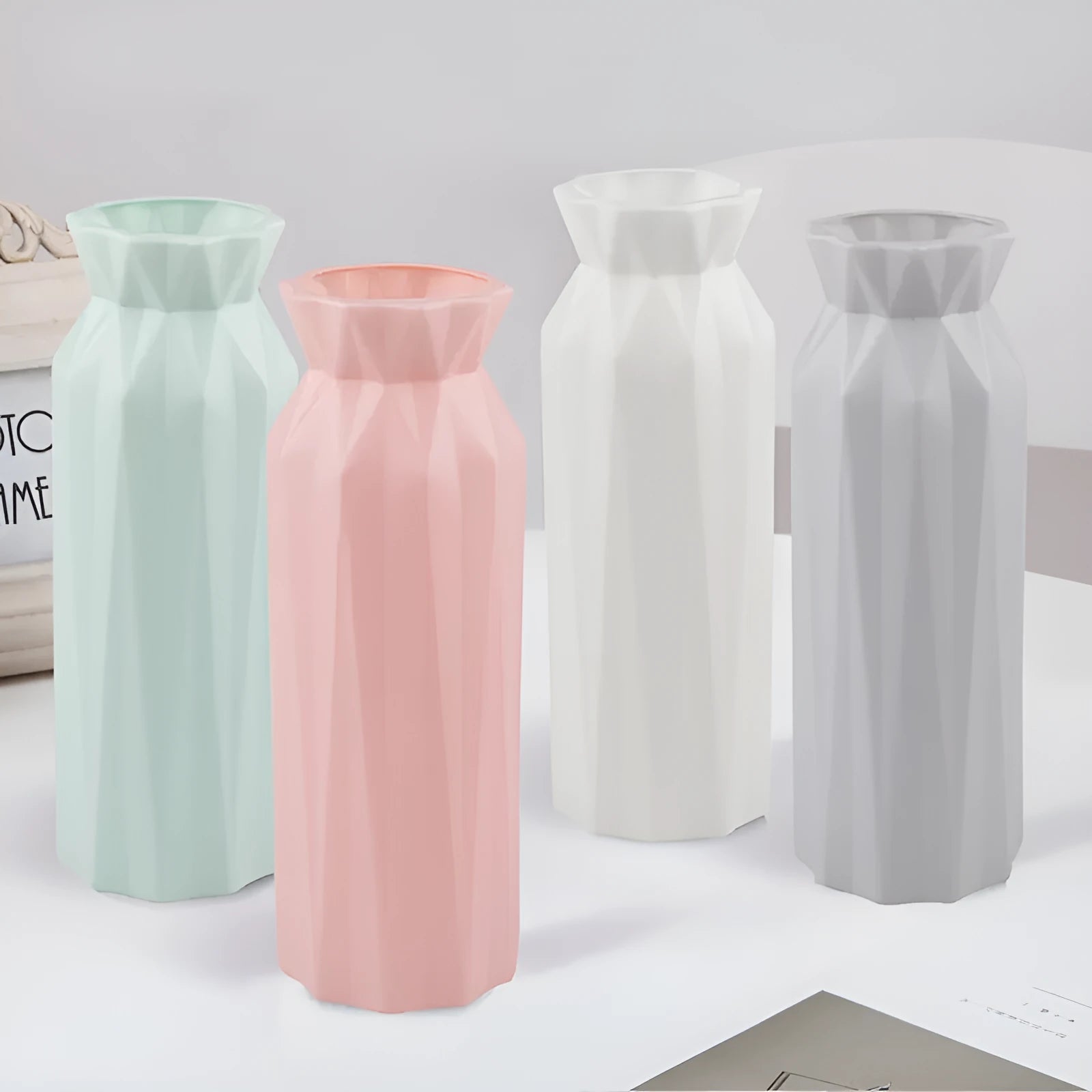 Drop-resistant melamine plastic vase in grey, green, pink, or white with 7.2cm base diameter