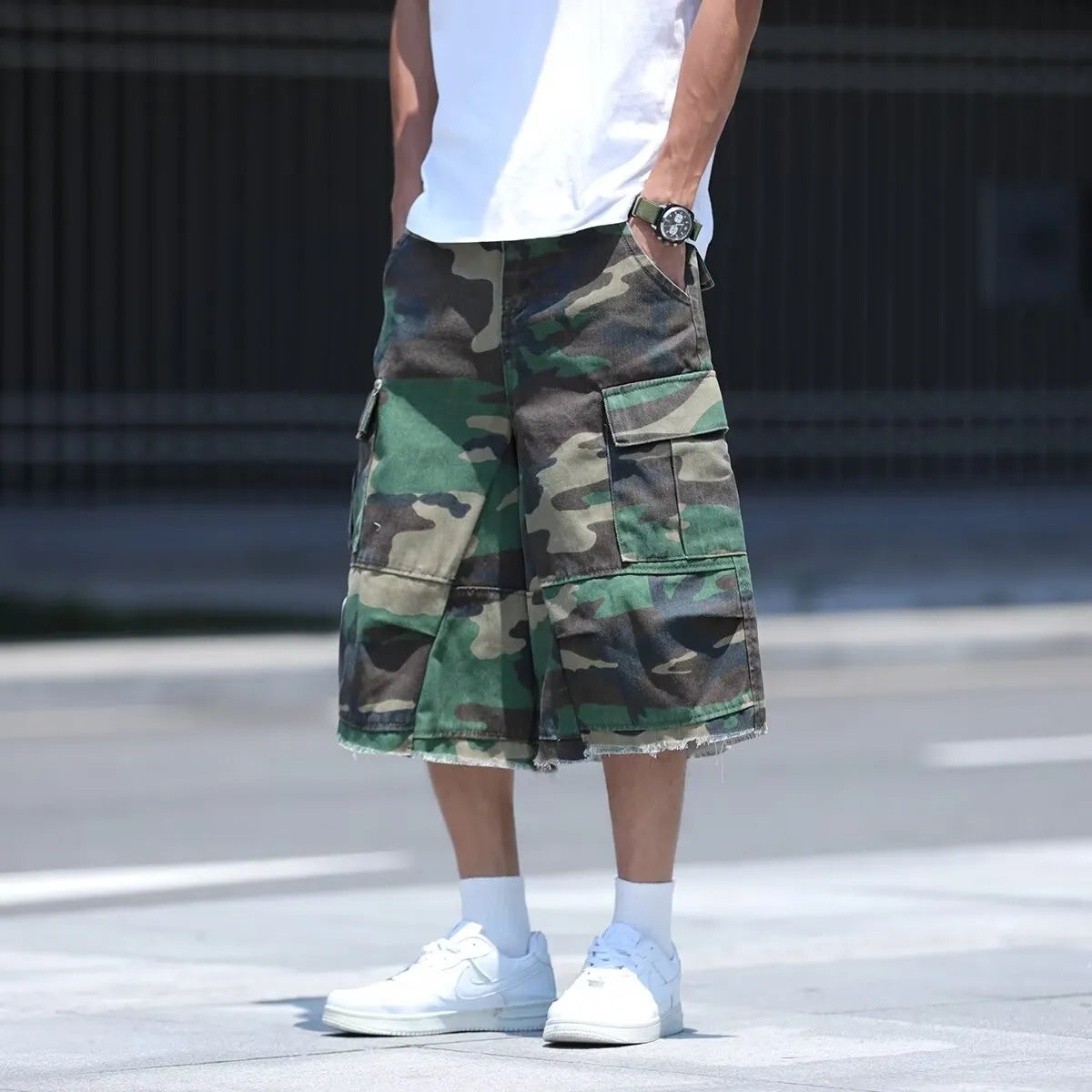 American retro workwear camouflage shorts in loose fit with cotton fabric