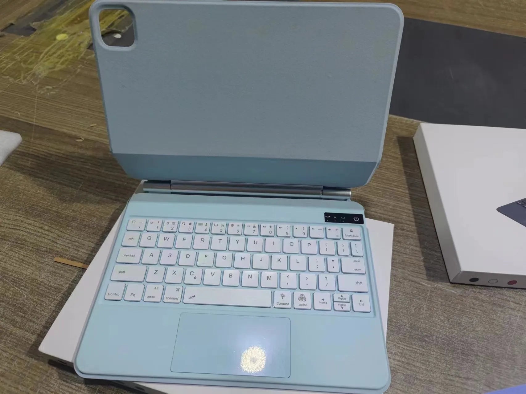 Bluetooth wireless keyboard with magnetic protective sleeve for iPad tablets in black white pink purple blue colours