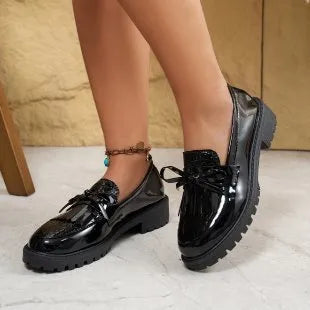 Women's brown loafers with bow detail and flat sole on artificial PU upper