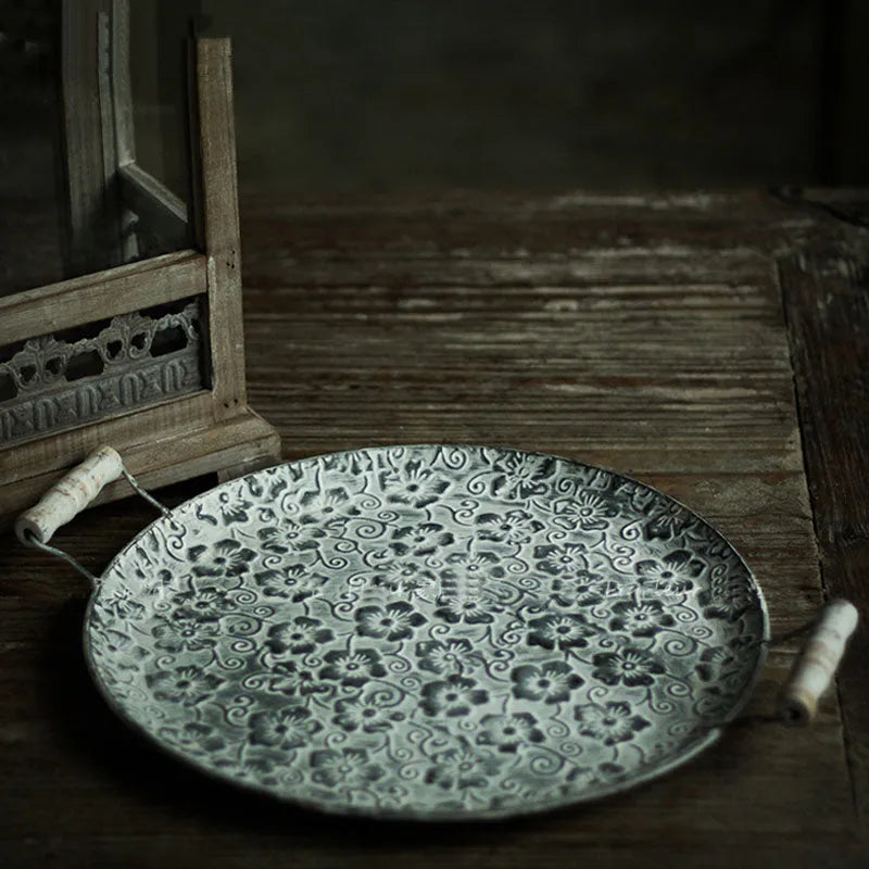 Round wrought iron storage trays in European style with 34cm and 28cm diameters