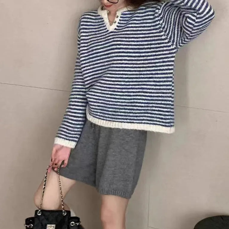 Women's loose striped cashmere sweater in red colour with long sleeves and plaid pattern