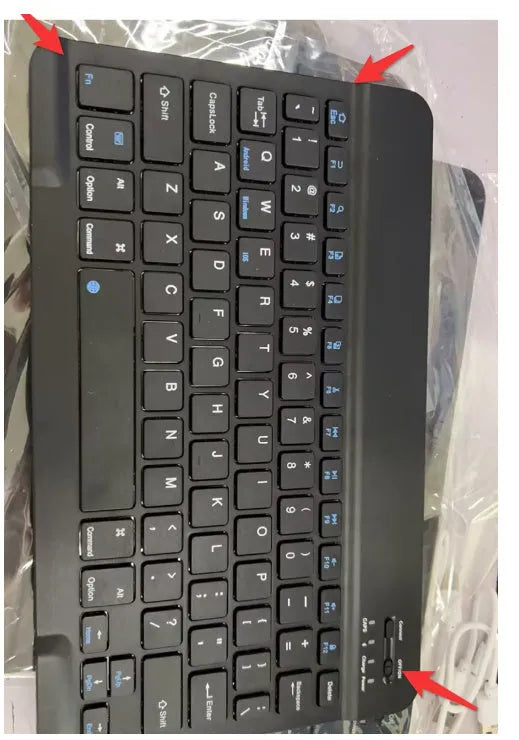 Mini Bluetooth wireless keyboard in black or white for tablets up to 10 inches
