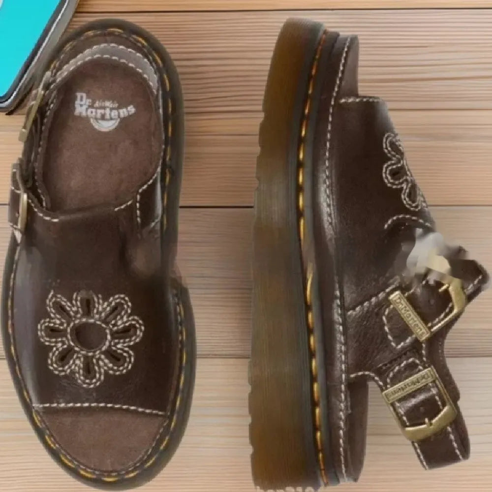 Men's black embroidered floral beach sandals with flat heel on PU upper