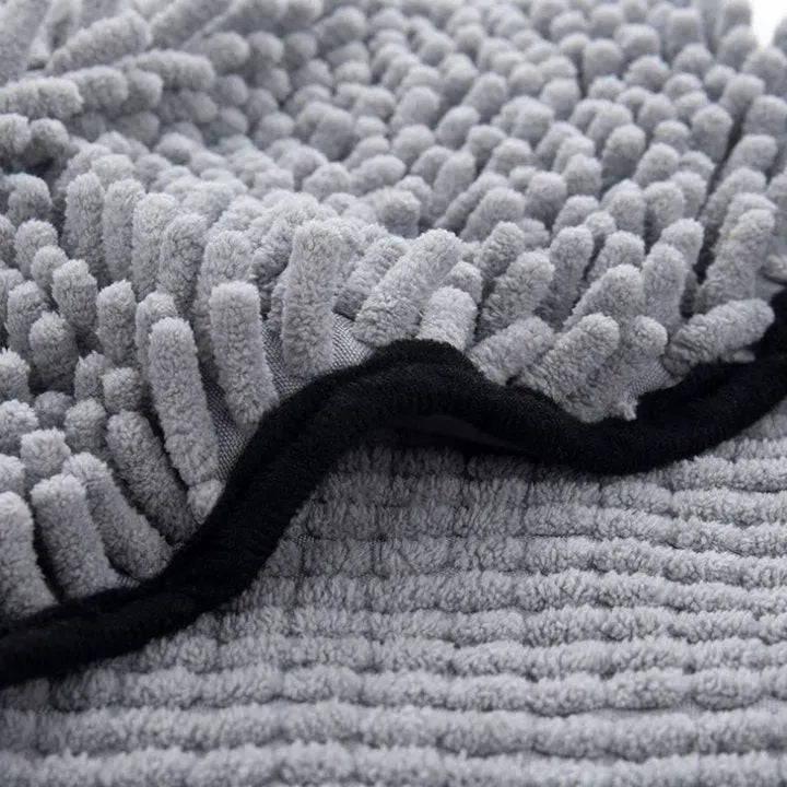 Blue pet bath robe towel for drying dogs and cats, shown with dimensions 62cm by 23cm.