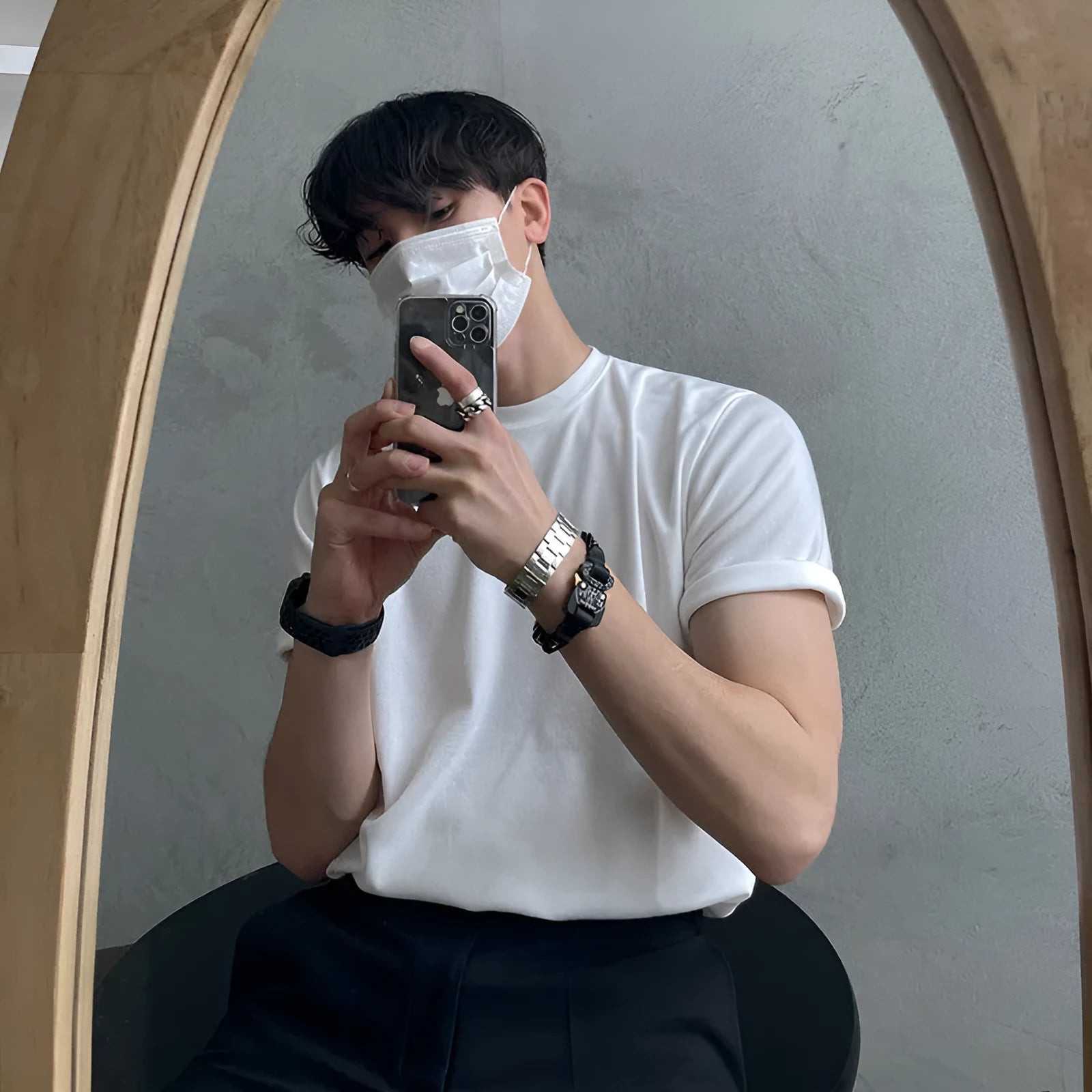 Men's slim fit cotton T-shirt in black and white solid colours with round neckline
